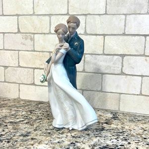 LLADRO Everlasting Love Couple Figurine